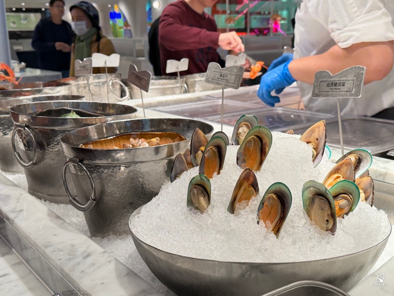 饗食天堂林口三井店 超過200道料理 火烤藍鑽蝦、現切牛排、生魚片、哈根達斯吃到飽完整開箱 @兔貝比的菲比尋嚐