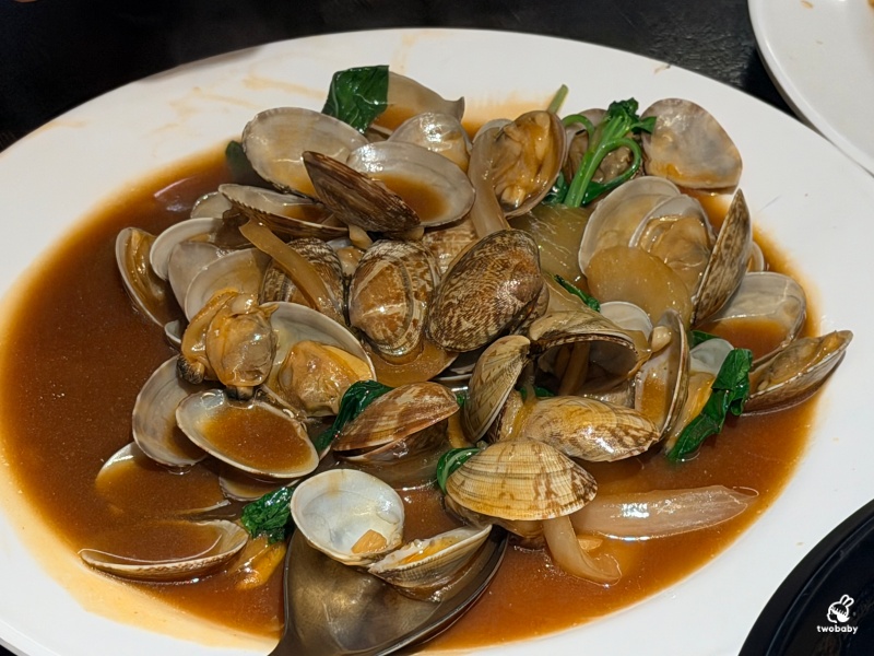 金山老街美食｜朱家卜肉80年老店 祖傳四代手路菜 招牌卜肉、鯊魚芋香米粉鍋必點！在地人推薦聚餐首選 @兔貝比的菲比尋嚐