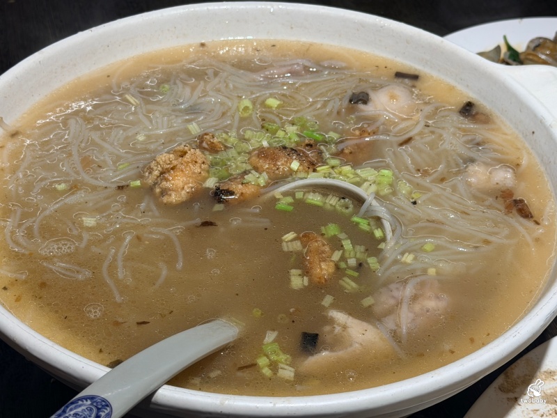 金山老街美食｜朱家卜肉80年老店 祖傳四代手路菜 招牌卜肉、鯊魚芋香米粉鍋必點！在地人推薦聚餐首選 @兔貝比的菲比尋嚐