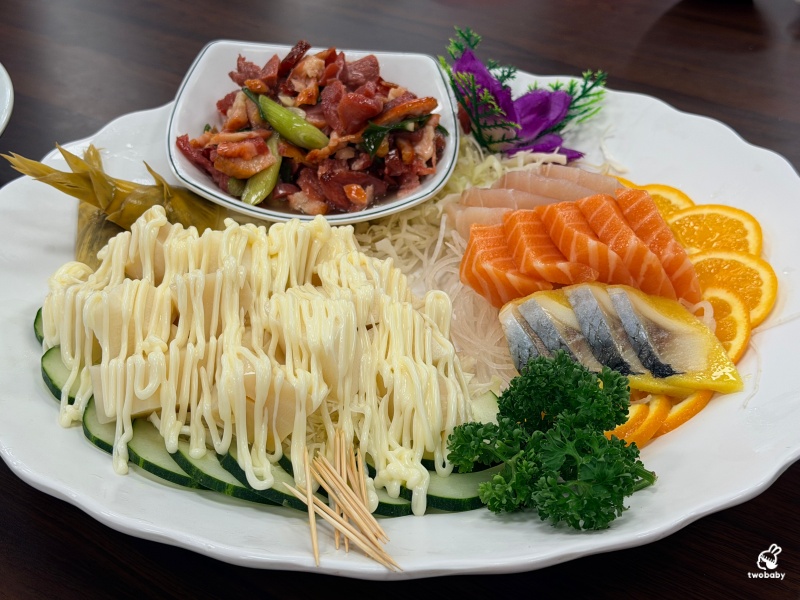 宜蘭甕仔雞推薦｜基隆甕仔雞羅東分店 3880元澎湃合菜免服務費！甕仔雞、海鮮、西魯肉一次滿足！ @兔貝比的菲比尋嚐