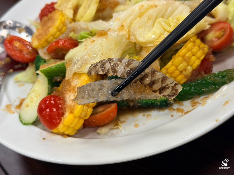 宜蘭甕仔雞推薦｜基隆甕仔雞羅東分店 3880元澎湃合菜免服務費！甕仔雞、海鮮、西魯肉一次滿足！ @兔貝比的菲比尋嚐