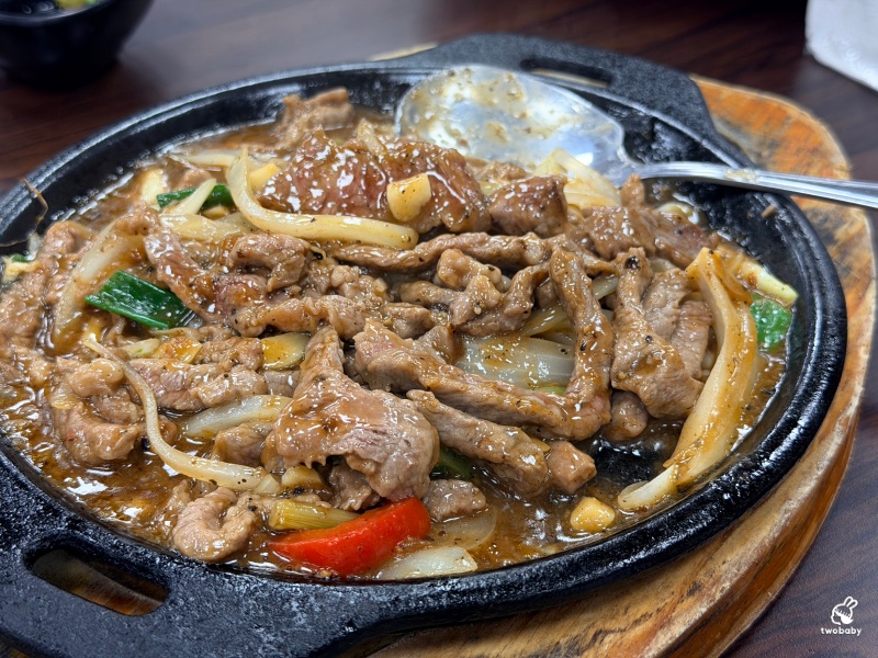 宜蘭甕仔雞推薦｜基隆甕仔雞羅東分店 3880元澎湃合菜免服務費！甕仔雞、海鮮、西魯肉一次滿足！ @兔貝比的菲比尋嚐
