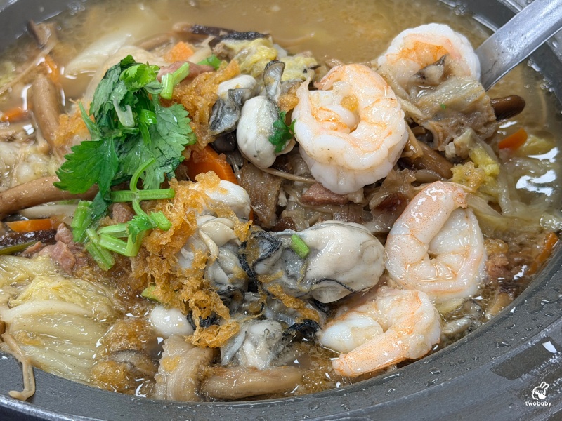 宜蘭甕仔雞推薦｜基隆甕仔雞羅東分店 3880元澎湃合菜免服務費！甕仔雞、海鮮、西魯肉一次滿足！ @兔貝比的菲比尋嚐