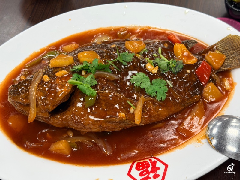 宜蘭甕仔雞推薦｜基隆甕仔雞羅東分店 3880元澎湃合菜免服務費！甕仔雞、海鮮、西魯肉一次滿足！ @兔貝比的菲比尋嚐