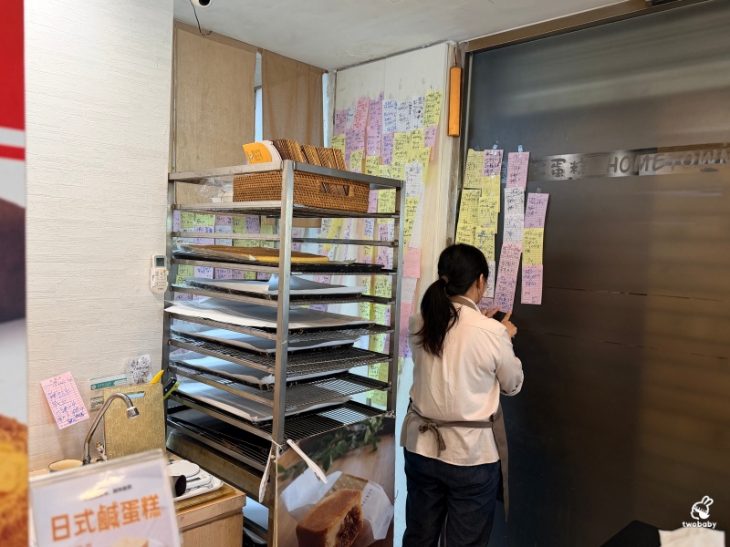 【南京三民美食】小鎮手工蛋糕｜爆餡芋頭蛋糕吃得到大甲芋頭顆粒！生乳捲、半盒蛋糕都超人氣 @兔貝比的菲比尋嚐