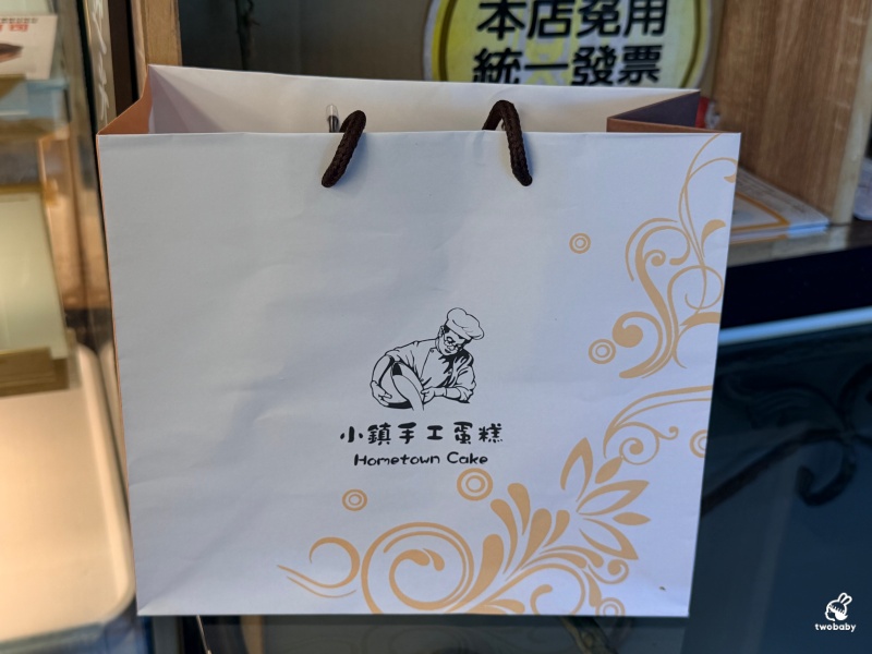 【南京三民美食】小鎮手工蛋糕｜爆餡芋頭蛋糕吃得到大甲芋頭顆粒！生乳捲、半盒蛋糕都超人氣 @兔貝比的菲比尋嚐