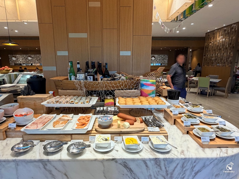 【台北南港美食】六福萬怡酒店敘日全日餐廳早餐吃到飽！平日買一送一超划算，五星Buffet不用住宿也能吃！ @兔貝比的菲比尋嚐