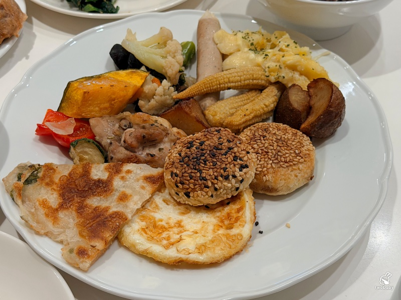 【台北南港美食】六福萬怡酒店敘日全日餐廳早餐吃到飽！平日買一送一超划算，五星Buffet不用住宿也能吃！ @兔貝比的菲比尋嚐