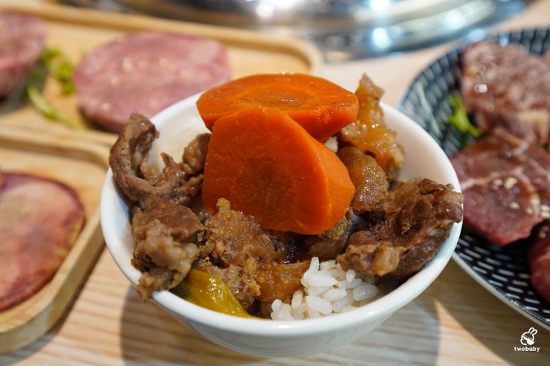 桃園燒肉吃到飽推薦！《燒肉道》全台首創軌道送餐燒肉 頂級海陸雙饗吃到飽只要789元起 日本A5和牛、小龍蝦、天使紅蝦、生蠔干貝無限吃！ @兔貝比的菲比尋嚐