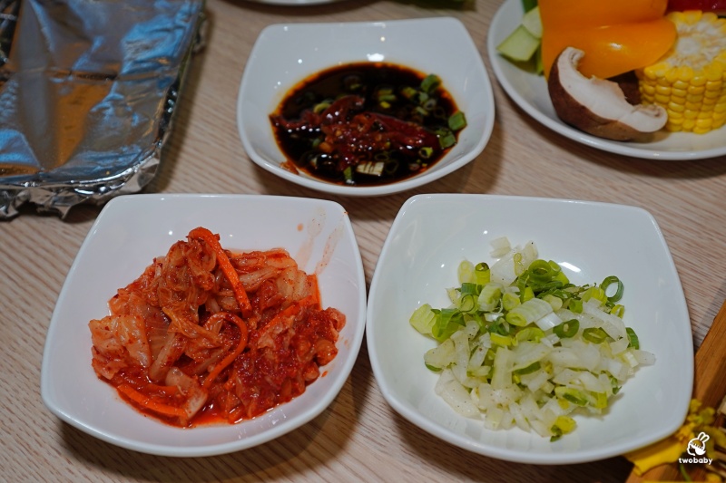 桃園燒肉吃到飽推薦！《燒肉道》全台首創軌道送餐燒肉 頂級海陸雙饗吃到飽只要789元起 日本A5和牛、小龍蝦、天使紅蝦、生蠔干貝無限吃！ @兔貝比的菲比尋嚐