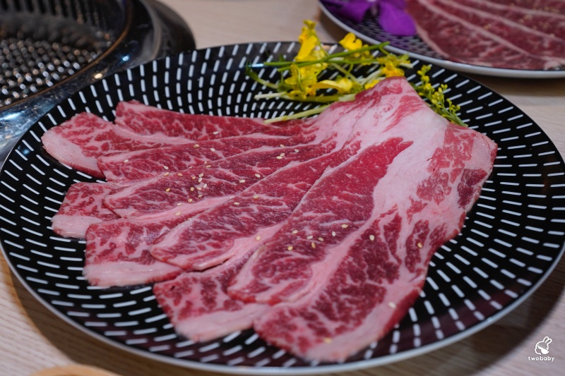 桃園燒肉吃到飽推薦!《燒肉道》全台首創軌道送餐燒肉 頂級海陸雙饗吃到飽只要789元起 日本A5和牛、小龍蝦、天使紅蝦、生蠔干貝無限吃! @兔貝比的菲比尋嚐 桃園燒肉吃到飽推薦!《燒肉道》全台首創軌道送餐燒肉 頂級海陸雙饗吃到飽只要789元起 日本A5和牛、小龍蝦、天使紅蝦、生蠔干貝無限吃! @兔貝比的菲比尋嚐