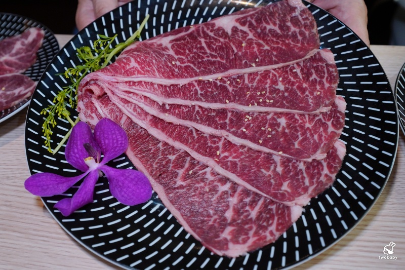 桃園燒肉吃到飽推薦!《燒肉道》全台首創軌道送餐燒肉 頂級海陸雙饗吃到飽只要789元起 日本A5和牛、小龍蝦、天使紅蝦、生蠔干貝無限吃! @兔貝比的菲比尋嚐 桃園燒肉吃到飽推薦!《燒肉道》全台首創軌道送餐燒肉 頂級海陸雙饗吃到飽只要789元起 日本A5和牛、小龍蝦、天使紅蝦、生蠔干貝無限吃! @兔貝比的菲比尋嚐