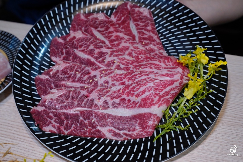 桃園燒肉吃到飽推薦!《燒肉道》全台首創軌道送餐燒肉 頂級海陸雙饗吃到飽只要789元起 日本A5和牛、小龍蝦、天使紅蝦、生蠔干貝無限吃! @兔貝比的菲比尋嚐 桃園燒肉吃到飽推薦!《燒肉道》全台首創軌道送餐燒肉 頂級海陸雙饗吃到飽只要789元起 日本A5和牛、小龍蝦、天使紅蝦、生蠔干貝無限吃! @兔貝比的菲比尋嚐