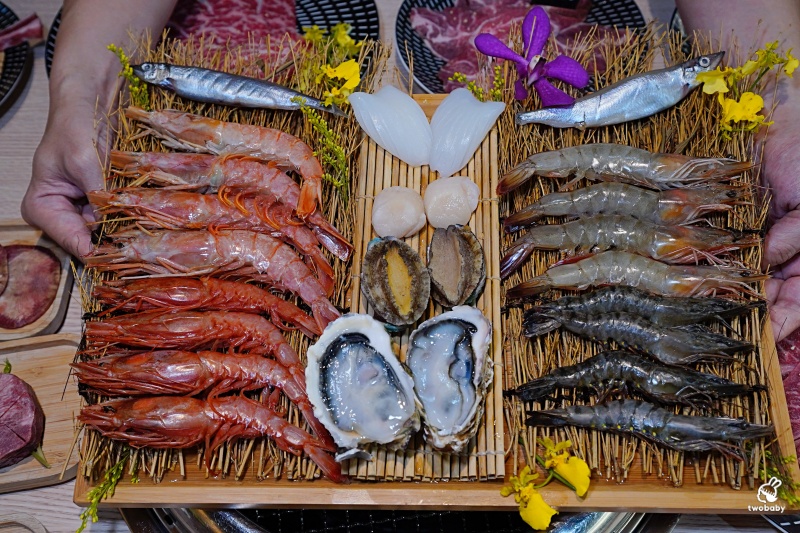 桃園燒肉吃到飽推薦!《燒肉道》全台首創軌道送餐燒肉 頂級海陸雙饗吃到飽只要789元起 日本A5和牛、小龍蝦、天使紅蝦、生蠔干貝無限吃! @兔貝比的菲比尋嚐 桃園燒肉吃到飽推薦!《燒肉道》全台首創軌道送餐燒肉 頂級海陸雙饗吃到飽只要789元起 日本A5和牛、小龍蝦、天使紅蝦、生蠔干貝無限吃! @兔貝比的菲比尋嚐