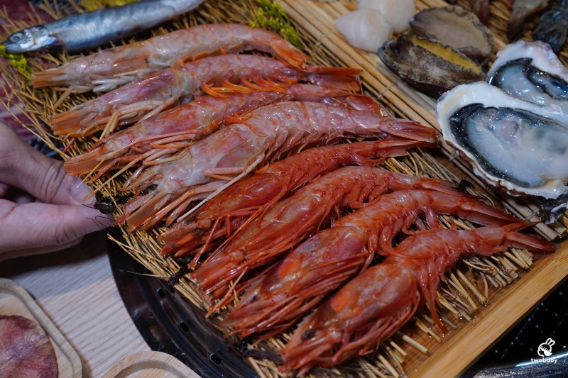桃園燒肉吃到飽推薦!《燒肉道》全台首創軌道送餐燒肉 頂級海陸雙饗吃到飽只要789元起 日本A5和牛、小龍蝦、天使紅蝦、生蠔干貝無限吃! @兔貝比的菲比尋嚐 桃園燒肉吃到飽推薦!《燒肉道》全台首創軌道送餐燒肉 頂級海陸雙饗吃到飽只要789元起 日本A5和牛、小龍蝦、天使紅蝦、生蠔干貝無限吃! @兔貝比的菲比尋嚐