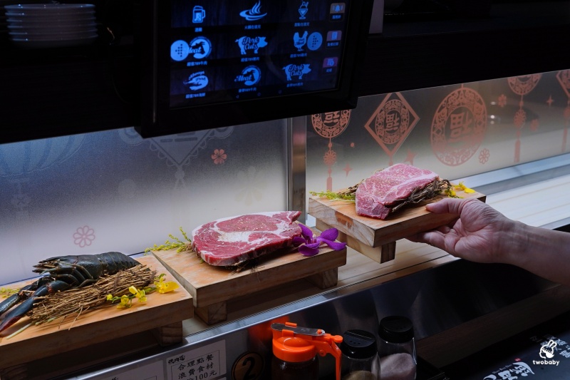桃園燒肉吃到飽推薦！《燒肉道》全台首創軌道送餐燒肉 頂級海陸雙饗吃到飽只要789元起 日本A5和牛、小龍蝦、天使紅蝦、生蠔干貝無限吃！ @兔貝比的菲比尋嚐