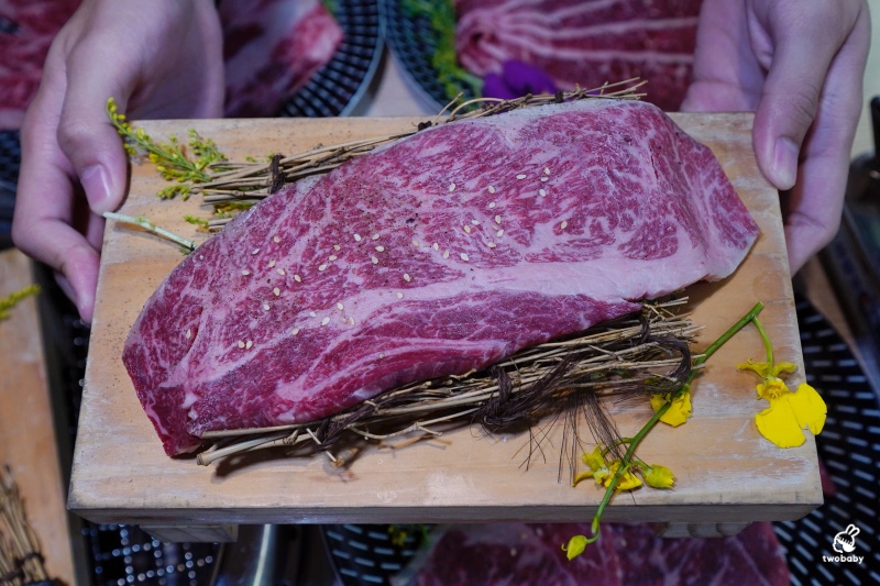 桃園燒肉吃到飽推薦!《燒肉道》全台首創軌道送餐燒肉 頂級海陸雙饗吃到飽只要789元起 日本A5和牛、小龍蝦、天使紅蝦、生蠔干貝無限吃! @兔貝比的菲比尋嚐 桃園燒肉吃到飽推薦!《燒肉道》全台首創軌道送餐燒肉 頂級海陸雙饗吃到飽只要789元起 日本A5和牛、小龍蝦、天使紅蝦、生蠔干貝無限吃! @兔貝比的菲比尋嚐