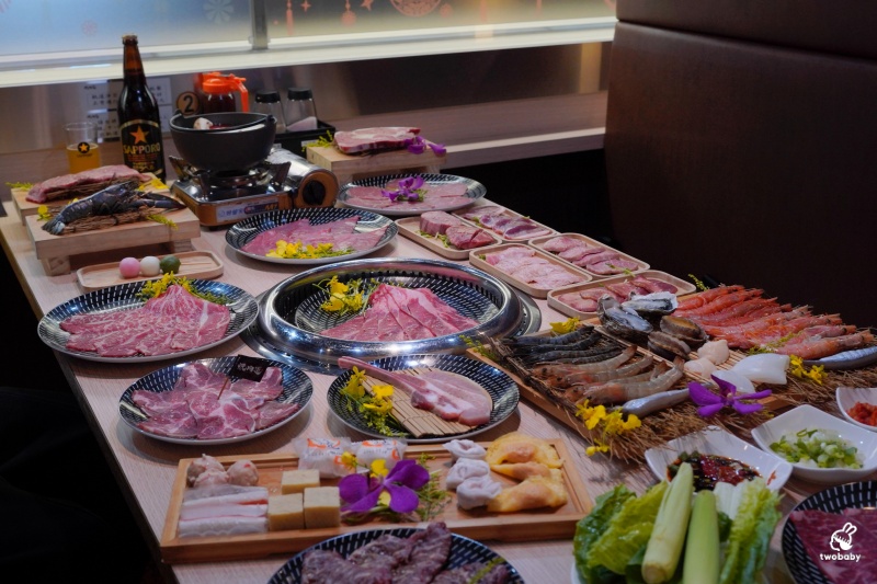 桃園燒肉吃到飽推薦!《燒肉道》全台首創軌道送餐燒肉 頂級海陸雙饗吃到飽只要789元起 日本A5和牛、小龍蝦、天使紅蝦、生蠔干貝無限吃! @兔貝比的菲比尋嚐 桃園燒肉吃到飽推薦!《燒肉道》全台首創軌道送餐燒肉 頂級海陸雙饗吃到飽只要789元起 日本A5和牛、小龍蝦、天使紅蝦、生蠔干貝無限吃! @兔貝比的菲比尋嚐