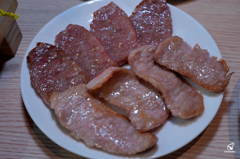 桃園燒肉吃到飽推薦!《燒肉道》全台首創軌道送餐燒肉 頂級海陸雙饗吃到飽只要789元起 日本A5和牛、小龍蝦、天使紅蝦、生蠔干貝無限吃! @兔貝比的菲比尋嚐 桃園燒肉吃到飽推薦!《燒肉道》全台首創軌道送餐燒肉 頂級海陸雙饗吃到飽只要789元起 日本A5和牛、小龍蝦、天使紅蝦、生蠔干貝無限吃! @兔貝比的菲比尋嚐