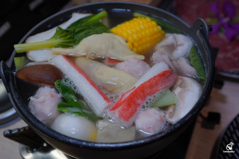 桃園燒肉吃到飽推薦！《燒肉道》全台首創軌道送餐燒肉 頂級海陸雙饗吃到飽只要789元起 日本A5和牛、小龍蝦、天使紅蝦、生蠔干貝無限吃！ @兔貝比的菲比尋嚐