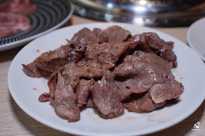 桃園燒肉吃到飽推薦！《燒肉道》全台首創軌道送餐燒肉 頂級海陸雙饗吃到飽只要789元起 日本A5和牛、小龍蝦、天使紅蝦、生蠔干貝無限吃！ @兔貝比的菲比尋嚐