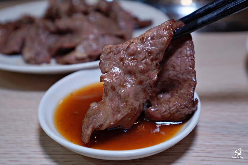 桃園燒肉吃到飽推薦!《燒肉道》全台首創軌道送餐燒肉 頂級海陸雙饗吃到飽只要789元起 日本A5和牛、小龍蝦、天使紅蝦、生蠔干貝無限吃! @兔貝比的菲比尋嚐 桃園燒肉吃到飽推薦!《燒肉道》全台首創軌道送餐燒肉 頂級海陸雙饗吃到飽只要789元起 日本A5和牛、小龍蝦、天使紅蝦、生蠔干貝無限吃! @兔貝比的菲比尋嚐