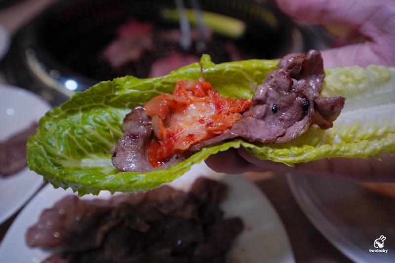 桃園燒肉吃到飽推薦！《燒肉道》全台首創軌道送餐燒肉 頂級海陸雙饗吃到飽只要789元起 日本A5和牛、小龍蝦、天使紅蝦、生蠔干貝無限吃！ @兔貝比的菲比尋嚐