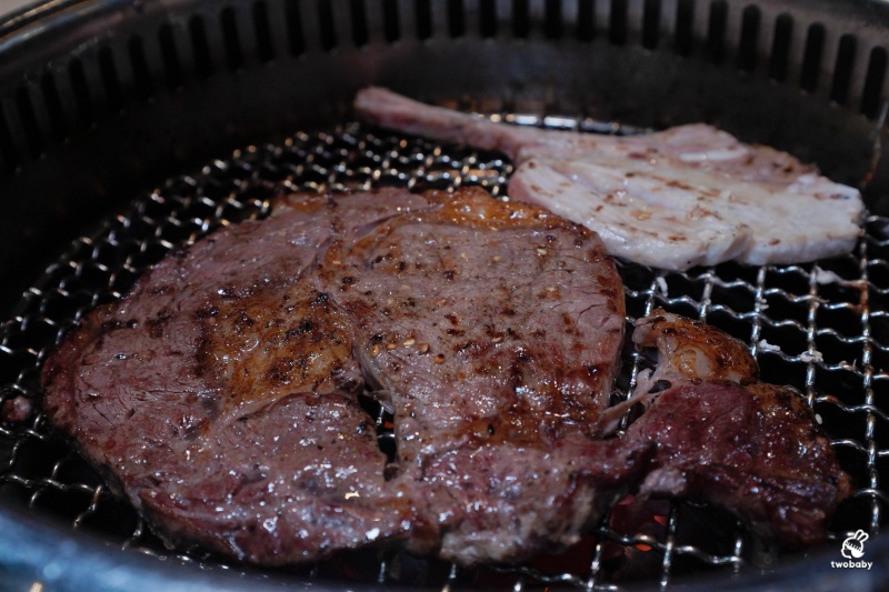 桃園燒肉吃到飽推薦!《燒肉道》全台首創軌道送餐燒肉 頂級海陸雙饗吃到飽只要789元起 日本A5和牛、小龍蝦、天使紅蝦、生蠔干貝無限吃! @兔貝比的菲比尋嚐 桃園燒肉吃到飽推薦!《燒肉道》全台首創軌道送餐燒肉 頂級海陸雙饗吃到飽只要789元起 日本A5和牛、小龍蝦、天使紅蝦、生蠔干貝無限吃! @兔貝比的菲比尋嚐