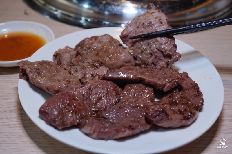 桃園燒肉吃到飽推薦!《燒肉道》全台首創軌道送餐燒肉 頂級海陸雙饗吃到飽只要789元起 日本A5和牛、小龍蝦、天使紅蝦、生蠔干貝無限吃! @兔貝比的菲比尋嚐 桃園燒肉吃到飽推薦!《燒肉道》全台首創軌道送餐燒肉 頂級海陸雙饗吃到飽只要789元起 日本A5和牛、小龍蝦、天使紅蝦、生蠔干貝無限吃! @兔貝比的菲比尋嚐