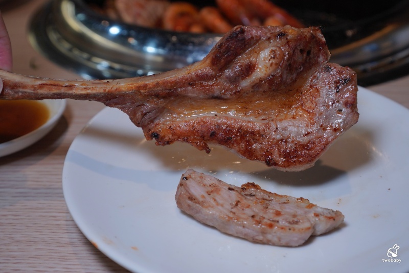 桃園燒肉吃到飽推薦!《燒肉道》全台首創軌道送餐燒肉 頂級海陸雙饗吃到飽只要789元起 日本A5和牛、小龍蝦、天使紅蝦、生蠔干貝無限吃! @兔貝比的菲比尋嚐 桃園燒肉吃到飽推薦!《燒肉道》全台首創軌道送餐燒肉 頂級海陸雙饗吃到飽只要789元起 日本A5和牛、小龍蝦、天使紅蝦、生蠔干貝無限吃! @兔貝比的菲比尋嚐
