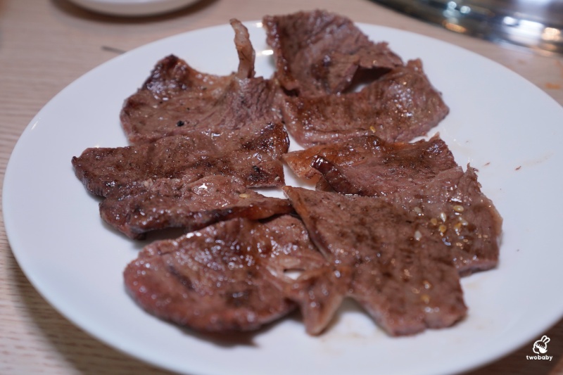 桃園燒肉吃到飽推薦!《燒肉道》全台首創軌道送餐燒肉 頂級海陸雙饗吃到飽只要789元起 日本A5和牛、小龍蝦、天使紅蝦、生蠔干貝無限吃! @兔貝比的菲比尋嚐 桃園燒肉吃到飽推薦!《燒肉道》全台首創軌道送餐燒肉 頂級海陸雙饗吃到飽只要789元起 日本A5和牛、小龍蝦、天使紅蝦、生蠔干貝無限吃! @兔貝比的菲比尋嚐