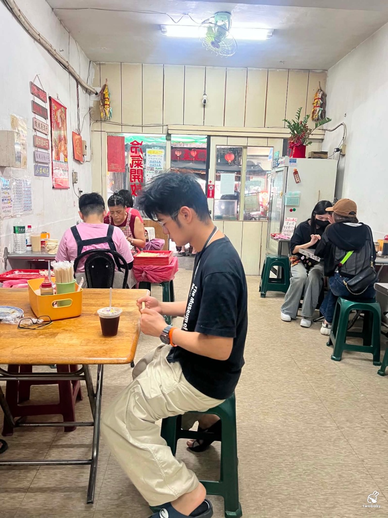 迴龍水餃｜一顆3元水餃太扯！酸辣湯、四神湯只要30元，新北超佛心銅板美食，月底救星！ @兔貝比的菲比尋嚐