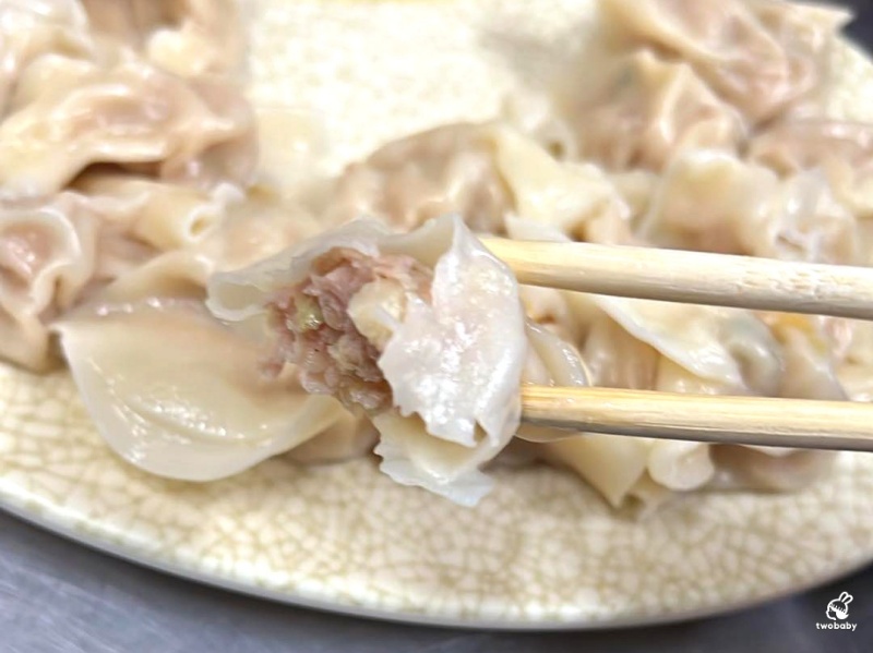 迴龍水餃｜一顆3元水餃太扯！酸辣湯、四神湯只要30元，新北超佛心銅板美食，月底救星！ @兔貝比的菲比尋嚐