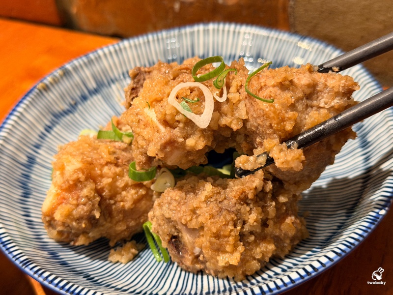 猓玀苑｜鳥屎、Fick打造的人氣米干專賣店！一碗份量超狂的雲南風味，炸豬皮、外婆蒸肉必點！ @兔貝比的菲比尋嚐
