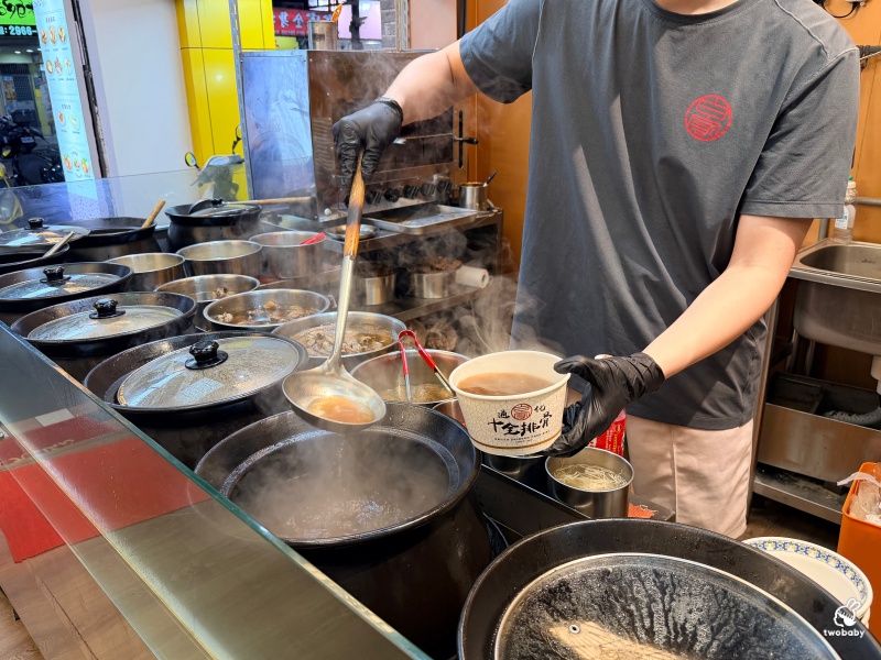 板橋美食｜飄香25年的白家十全排骨進駐板橋 藥燉羊小排、藥膳排骨、滷肉飯一次滿足！ @兔貝比的菲比尋嚐