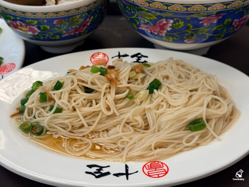 板橋美食｜飄香25年的白家十全排骨進駐板橋 藥燉羊小排、藥膳排骨、滷肉飯一次滿足！ @兔貝比的菲比尋嚐