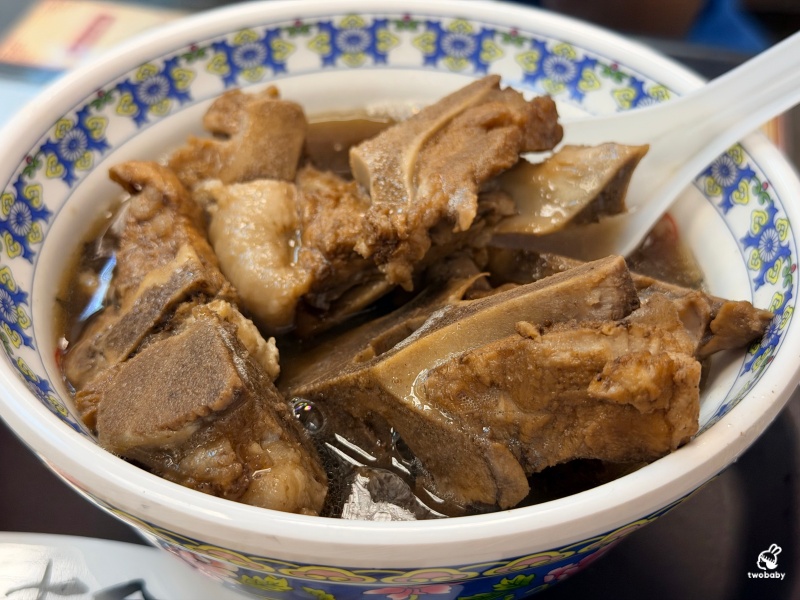板橋美食｜飄香25年的白家十全排骨進駐板橋 藥燉羊小排、藥膳排骨、滷肉飯一次滿足！ @兔貝比的菲比尋嚐