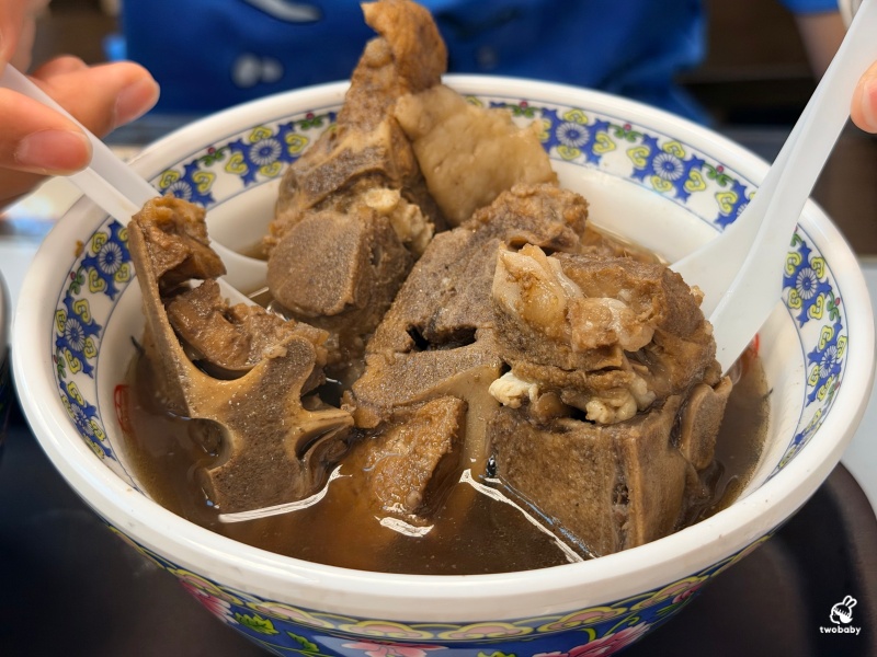 板橋美食｜飄香25年的白家十全排骨進駐板橋 藥燉羊小排、藥膳排骨、滷肉飯一次滿足！ @兔貝比的菲比尋嚐