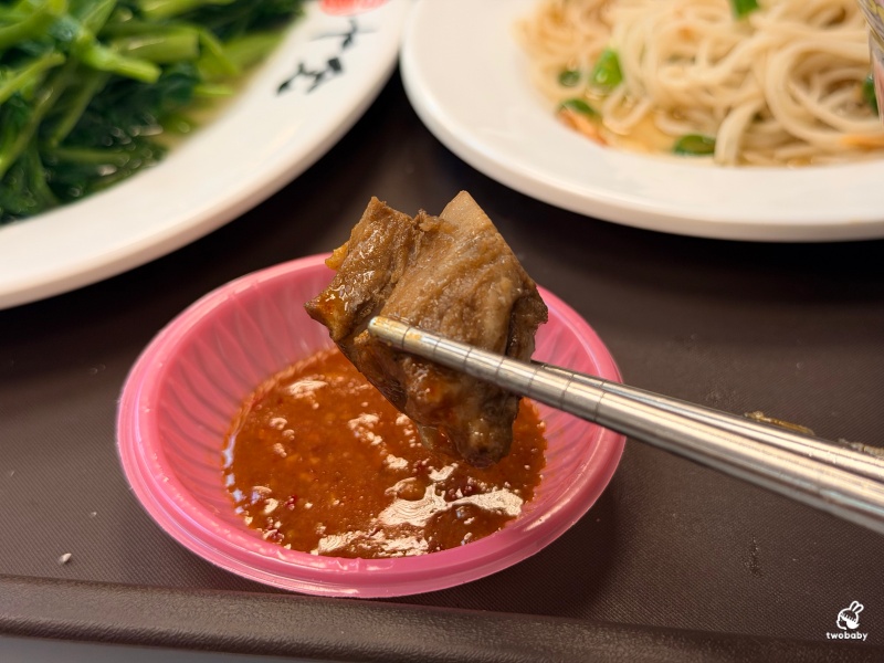 板橋美食｜飄香25年的白家十全排骨進駐板橋 藥燉羊小排、藥膳排骨、滷肉飯一次滿足！ @兔貝比的菲比尋嚐