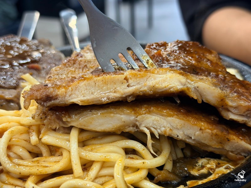 板橋新開幕牛排館｜樂庭牛排館，酥皮濃湯免費送 飲料、冰淇淋無限享用 @兔貝比的菲比尋嚐