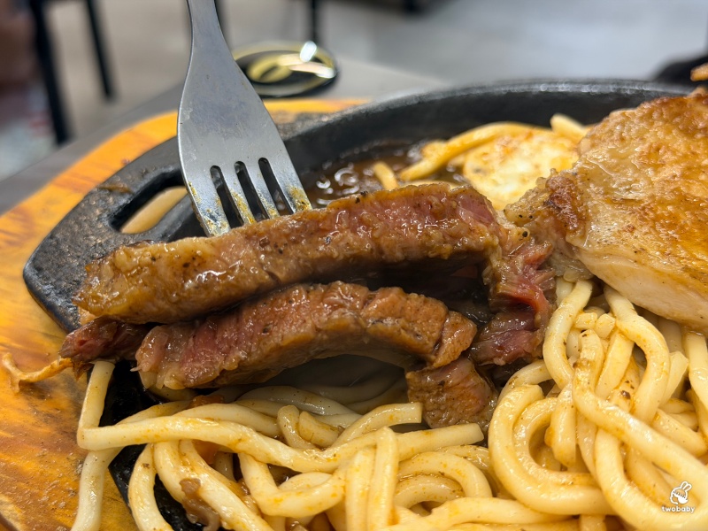 板橋新開幕牛排館｜樂庭牛排館，酥皮濃湯免費送 飲料、冰淇淋無限享用 @兔貝比的菲比尋嚐