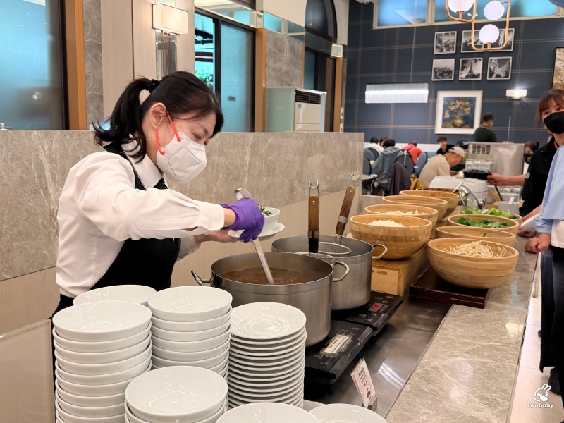 洛可可茶苑｜台北漢普頓酒店早午餐百匯，399元起吃到飽！7-9月限定泰式美食季，月亮蝦餅、打拋豬、生啤酒無限暢飲 @兔貝比的菲比尋嚐