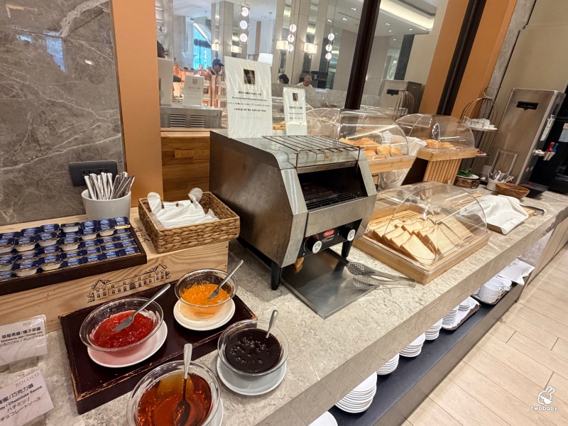 洛可可茶苑｜台北漢普頓酒店早午餐百匯，399元起吃到飽！7-9月限定泰式美食季，月亮蝦餅、打拋豬、生啤酒無限暢飲 @兔貝比的菲比尋嚐