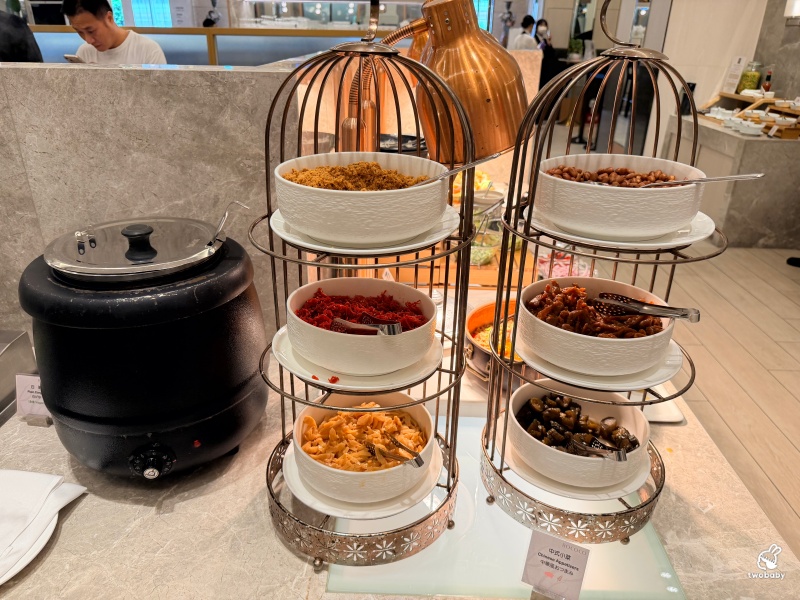 洛可可茶苑｜台北漢普頓酒店早午餐百匯，399元起吃到飽！7-9月限定泰式美食季，月亮蝦餅、打拋豬、生啤酒無限暢飲 @兔貝比的菲比尋嚐