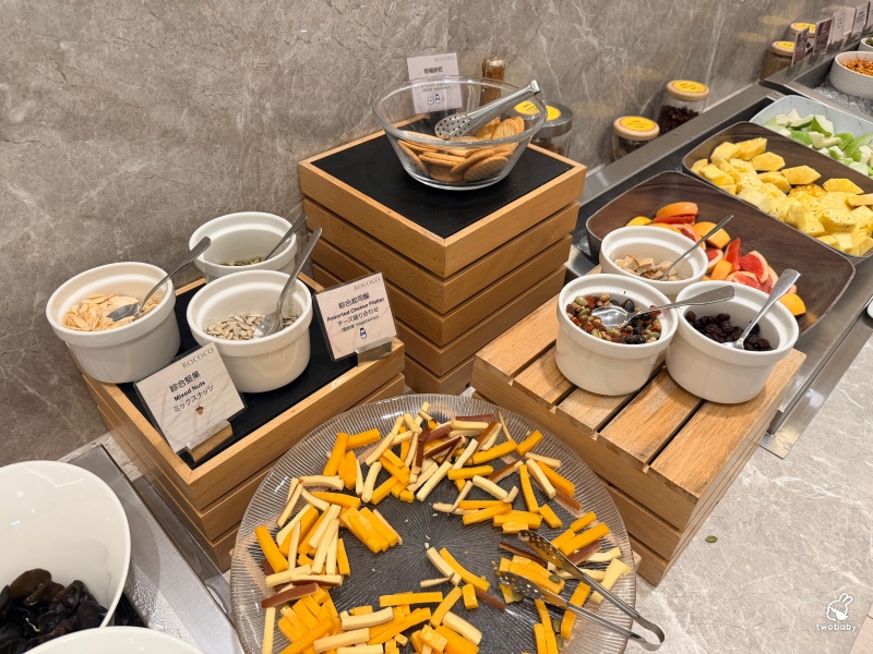 洛可可茶苑｜台北漢普頓酒店早午餐百匯，399元起吃到飽！7-9月限定泰式美食季，月亮蝦餅、打拋豬、生啤酒無限暢飲 @兔貝比的菲比尋嚐