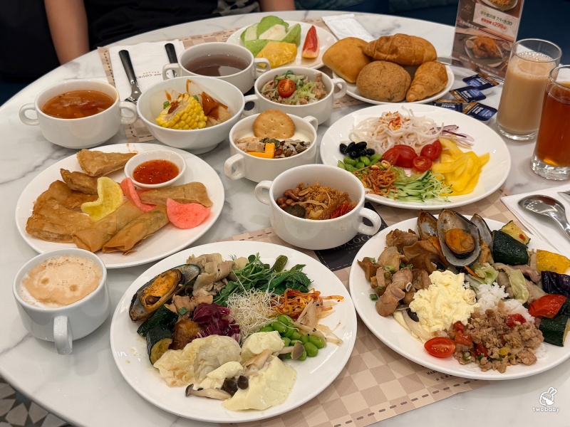 洛可可茶苑｜台北漢普頓酒店早午餐百匯，399元起吃到飽！7-9月限定泰式美食季，月亮蝦餅、打拋豬、生啤酒無限暢飲 @兔貝比的菲比尋嚐
