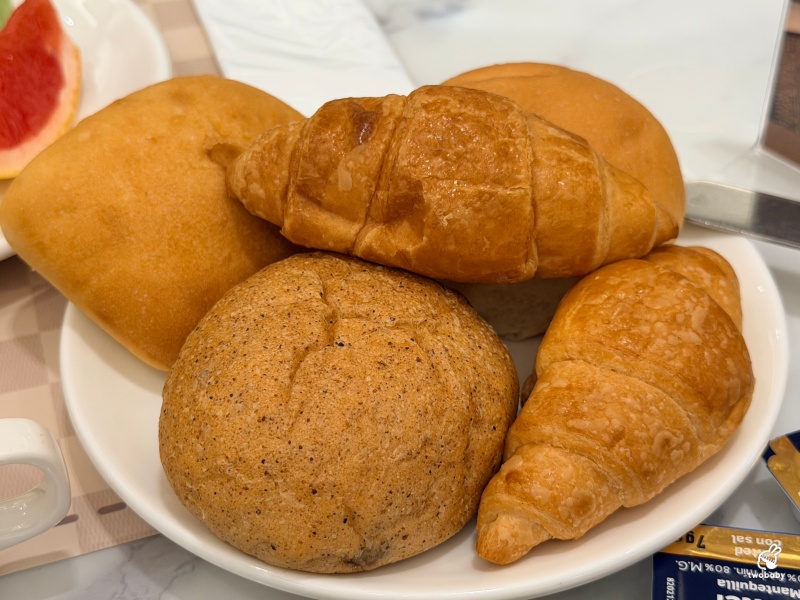洛可可茶苑｜台北漢普頓酒店早午餐百匯，399元起吃到飽！7-9月限定泰式美食季，月亮蝦餅、打拋豬、生啤酒無限暢飲 @兔貝比的菲比尋嚐