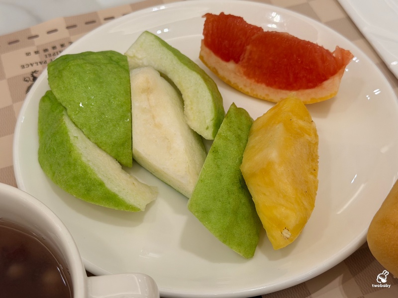 洛可可茶苑｜台北漢普頓酒店早午餐百匯，399元起吃到飽！7-9月限定泰式美食季，月亮蝦餅、打拋豬、生啤酒無限暢飲 @兔貝比的菲比尋嚐