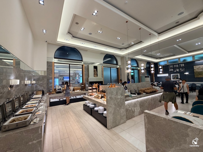 洛可可茶苑｜台北漢普頓酒店早午餐百匯，399元起吃到飽！7-9月限定泰式美食季，月亮蝦餅、打拋豬、生啤酒無限暢飲 @兔貝比的菲比尋嚐