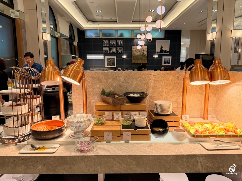 洛可可茶苑｜台北漢普頓酒店早午餐百匯，399元起吃到飽！7-9月限定泰式美食季，月亮蝦餅、打拋豬、生啤酒無限暢飲 @兔貝比的菲比尋嚐